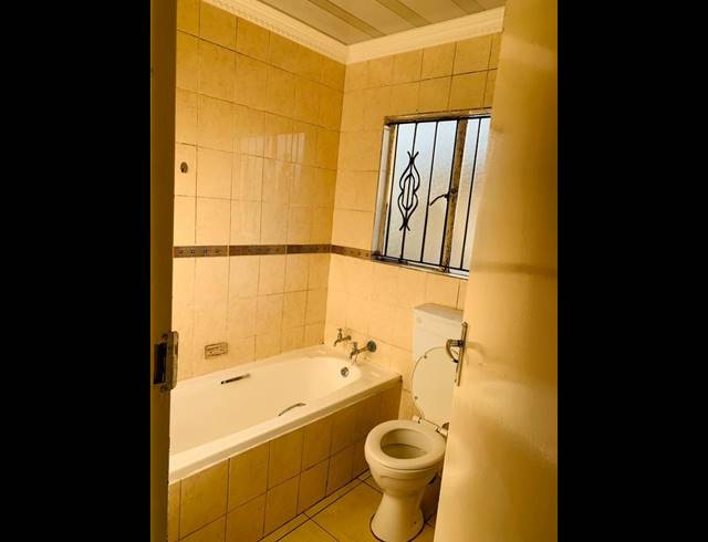 2 BEDROOM HOUSE FOR SALE IN BRAMLEY GARDENS